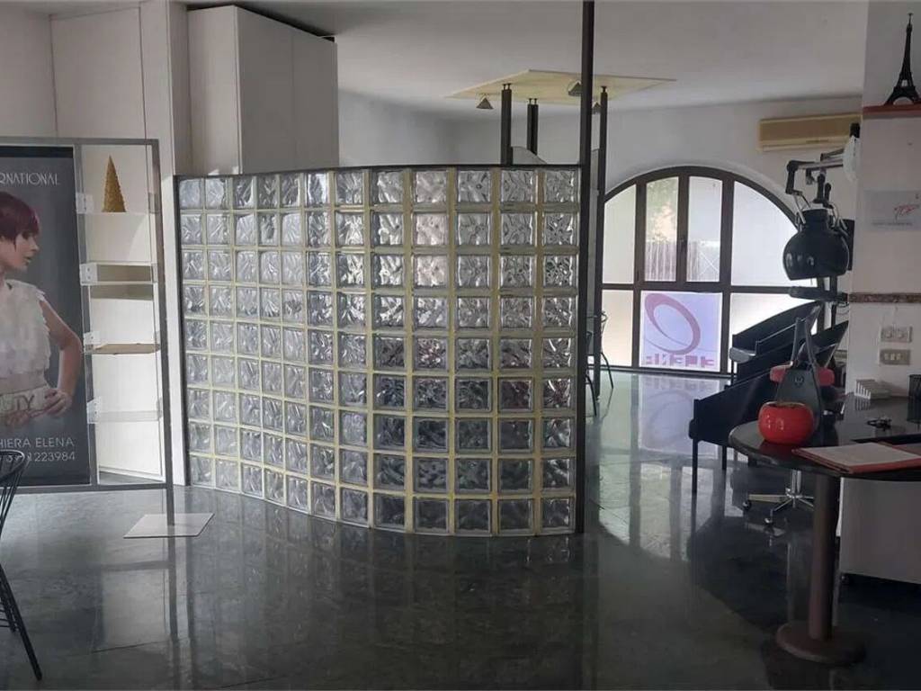 negozio in vendita ad Ancona in zona Piano San Lazzaro