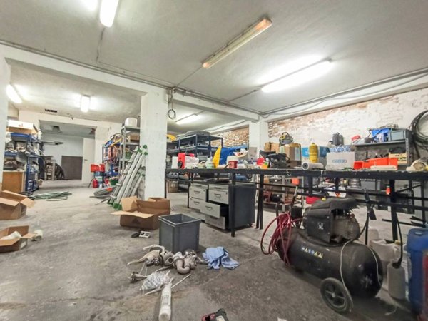 locale commerciale in vendita ad Ancona in zona Piano San Lazzaro