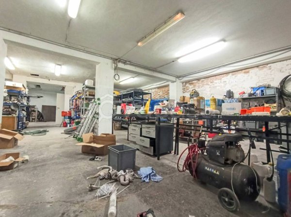 locale commerciale in vendita ad Ancona