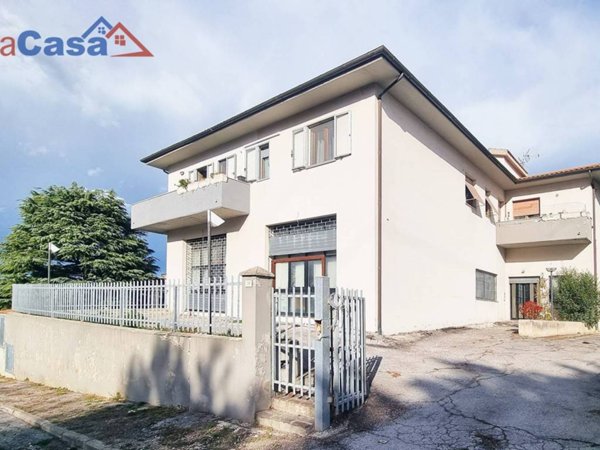 ufficio in vendita ad Ancona in zona Candia