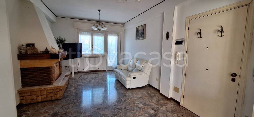 appartamento in vendita ad Ancona in zona Collemarino