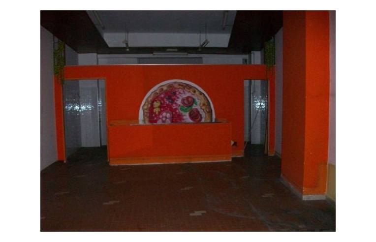 locale commerciale in vendita ad Ancona in zona Piano San Lazzaro