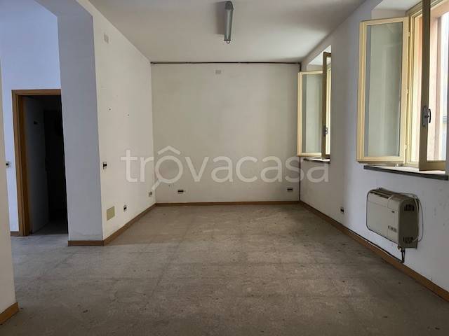 negozio in vendita ad Ancona in zona Piano San Lazzaro