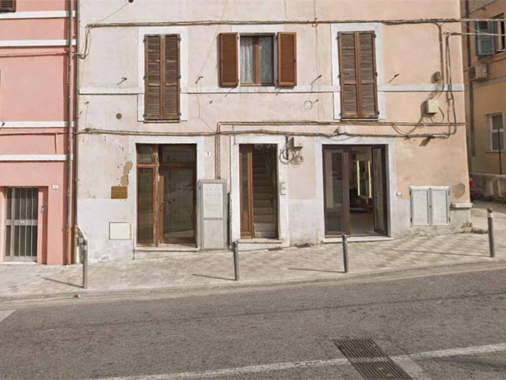 negozio in vendita ad Ancona in zona Tavernelle