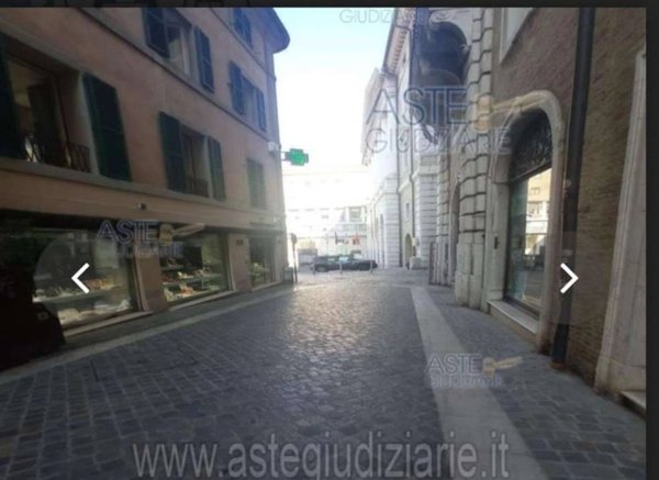 ufficio in vendita ad Ancona in zona Vallemiano