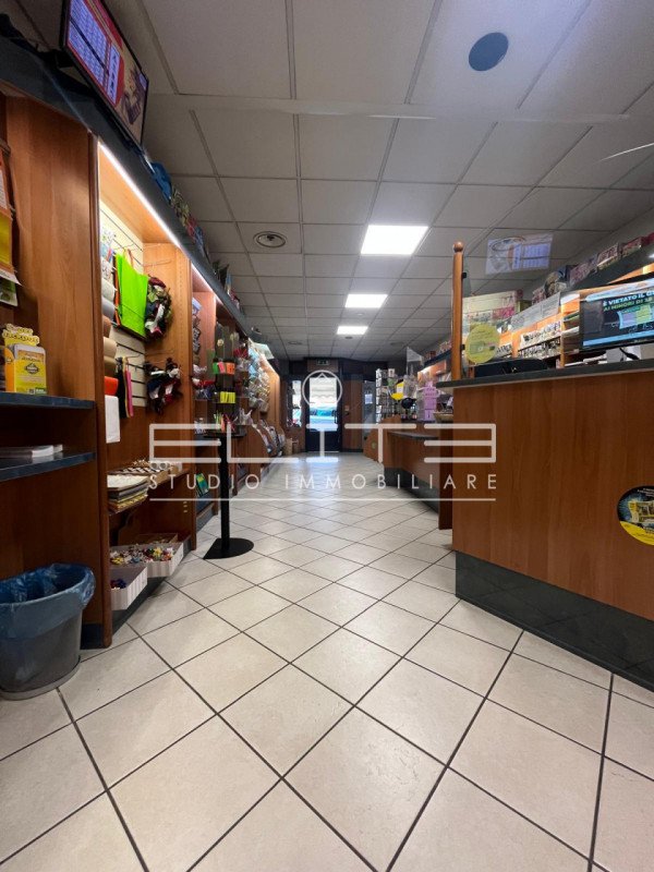 negozio in vendita ad Ancona in zona Tavernelle