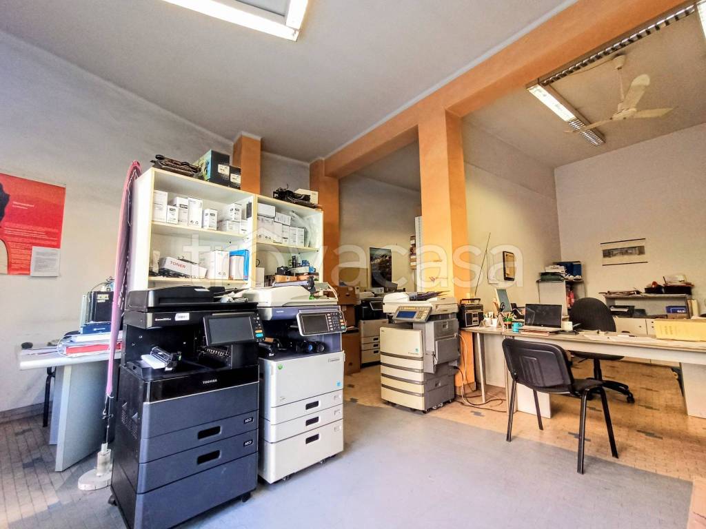 negozio in vendita ad Ancona in zona Posatora