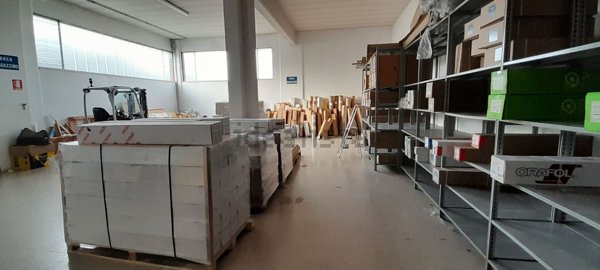 locale commerciale in vendita ad Ancona in zona Baraccola