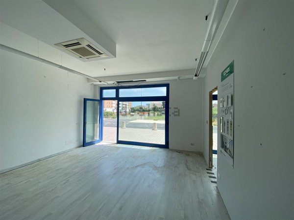 locale commerciale in vendita ad Ancona in zona Piano San Lazzaro