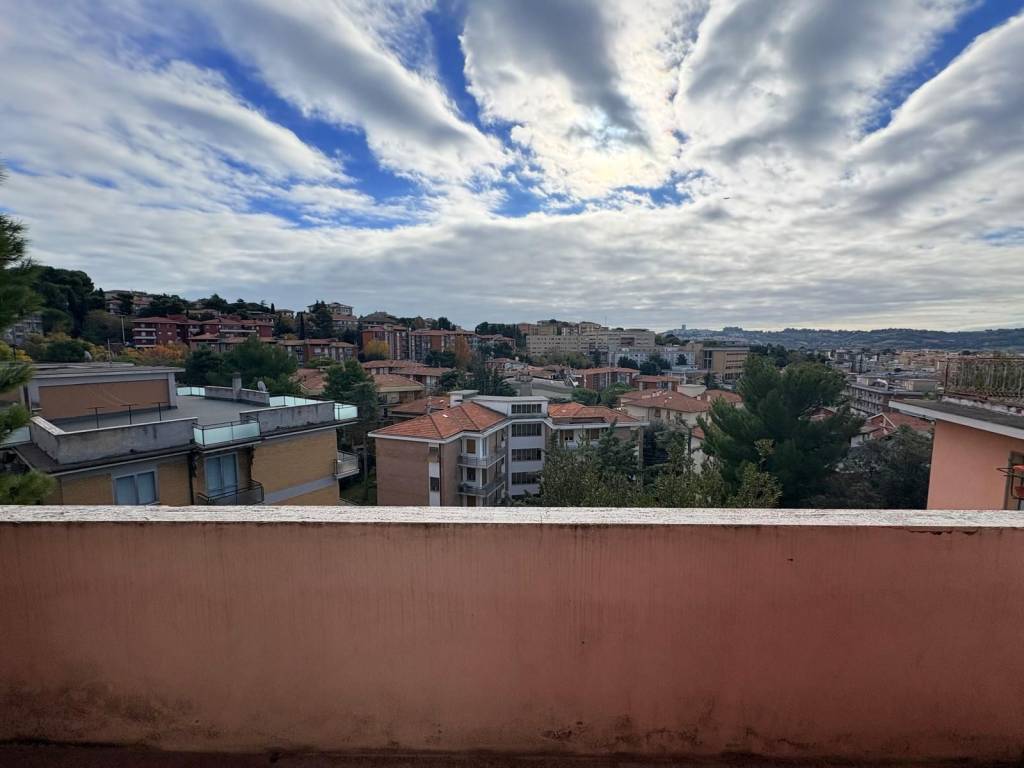 appartamento in vendita ad Ancona in zona Passetto
