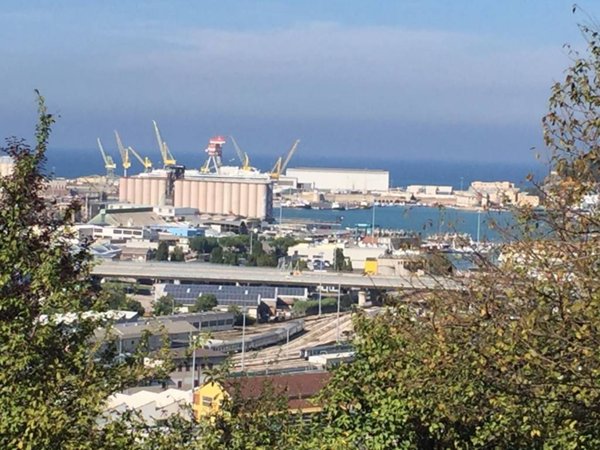 appartamento in vendita ad Ancona in zona Piano San Lazzaro