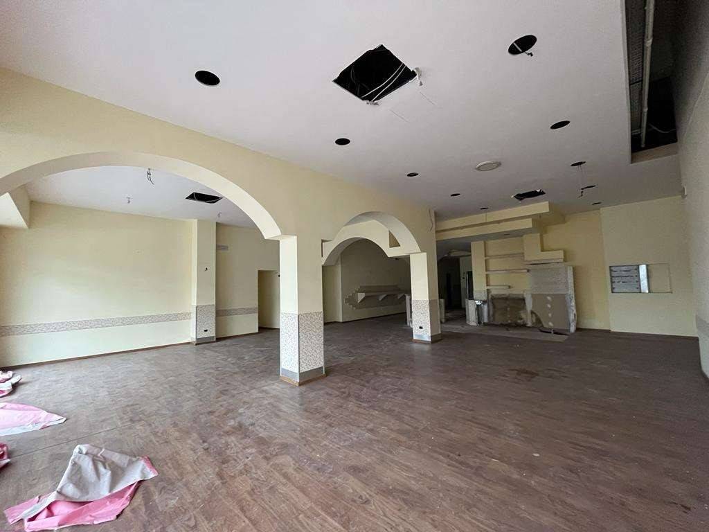 locale commerciale in vendita ad Ancona in zona Aspio di Ancona