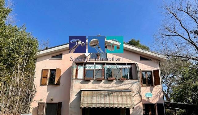 appartamento in vendita ad Ancona in zona Varano