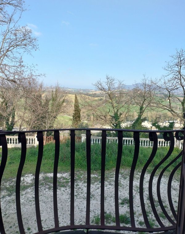 casa indipendente in vendita ad Ancona in zona Montesicuro