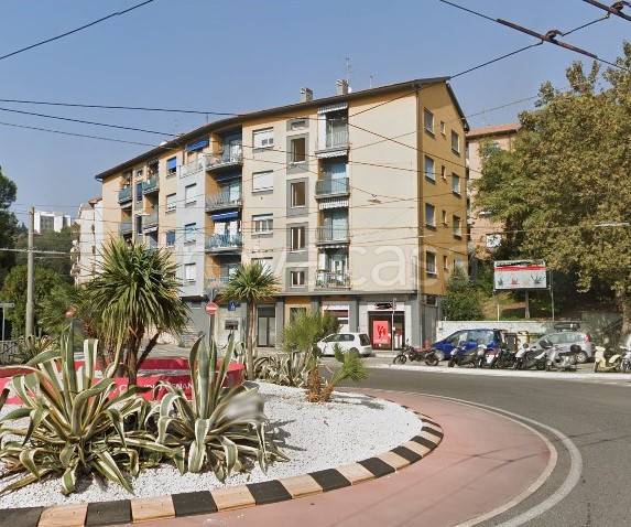 negozio in vendita ad Ancona in zona Piano San Lazzaro