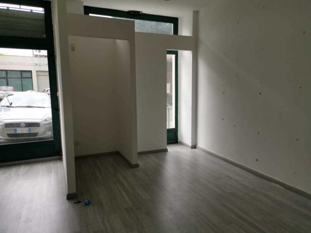 locale commerciale in vendita ad Ancona