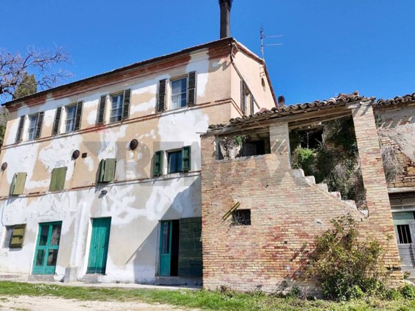 casa indipendente in vendita ad Ancona in zona Paterno