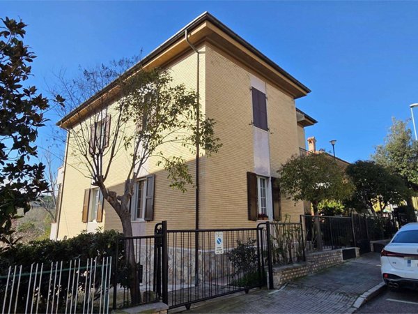 casa indipendente in vendita ad Ancona in zona Piano San Lazzaro