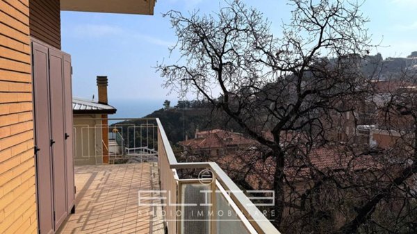 appartamento in vendita ad Ancona in zona Adriatico