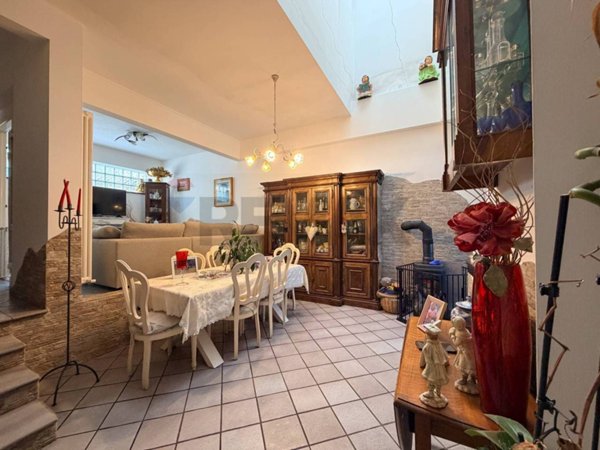 casa indipendente in vendita ad Ancona in zona Montedago