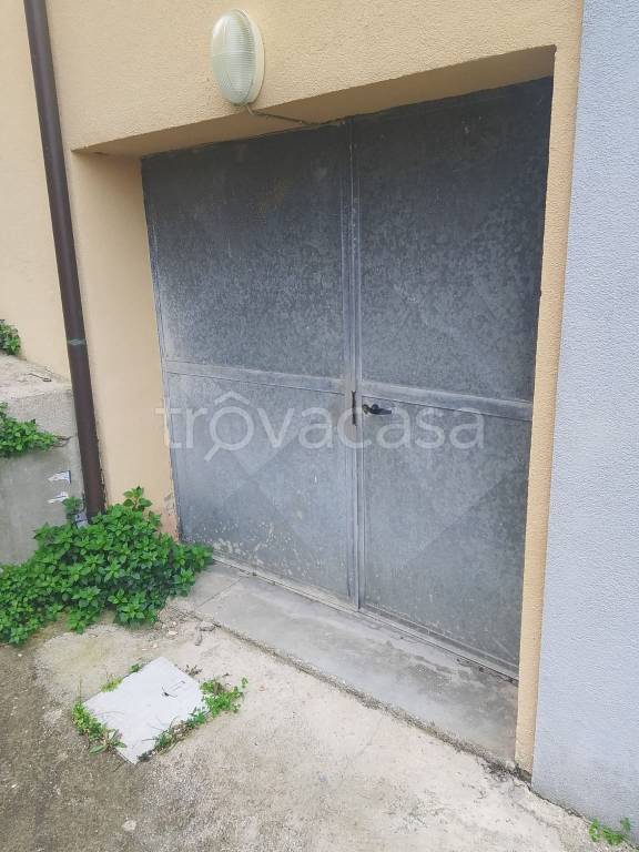 locale commerciale in vendita ad Ancona in zona Borgo Rodi