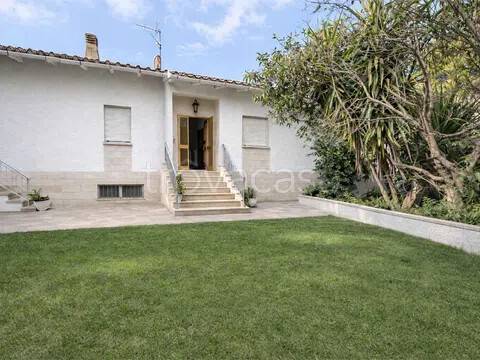 casa indipendente in vendita ad Ancona in zona Candia