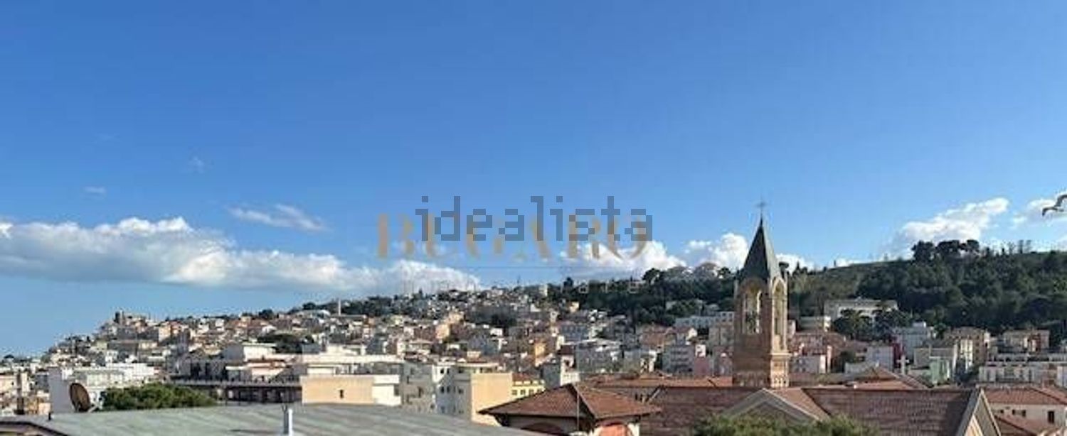 appartamento in vendita ad Ancona in zona Adriatico