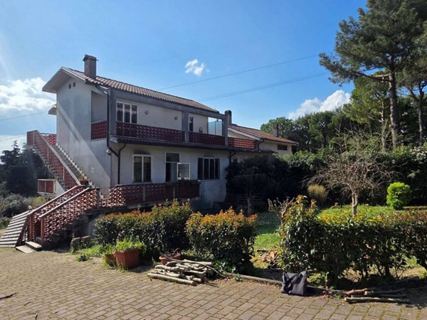 casa indipendente in vendita ad Ancona in zona Piano San Lazzaro