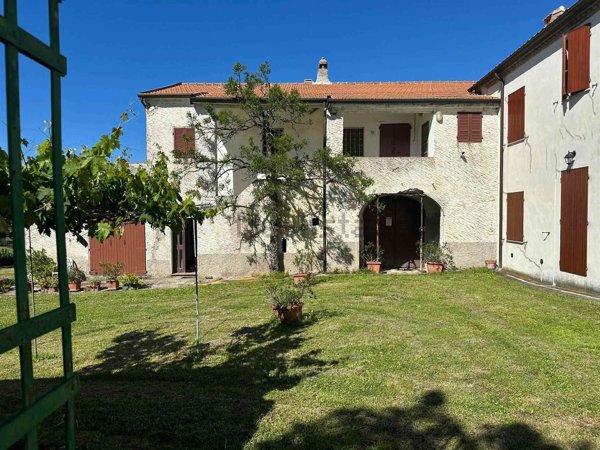 appartamento in vendita ad Ancona in zona Varano