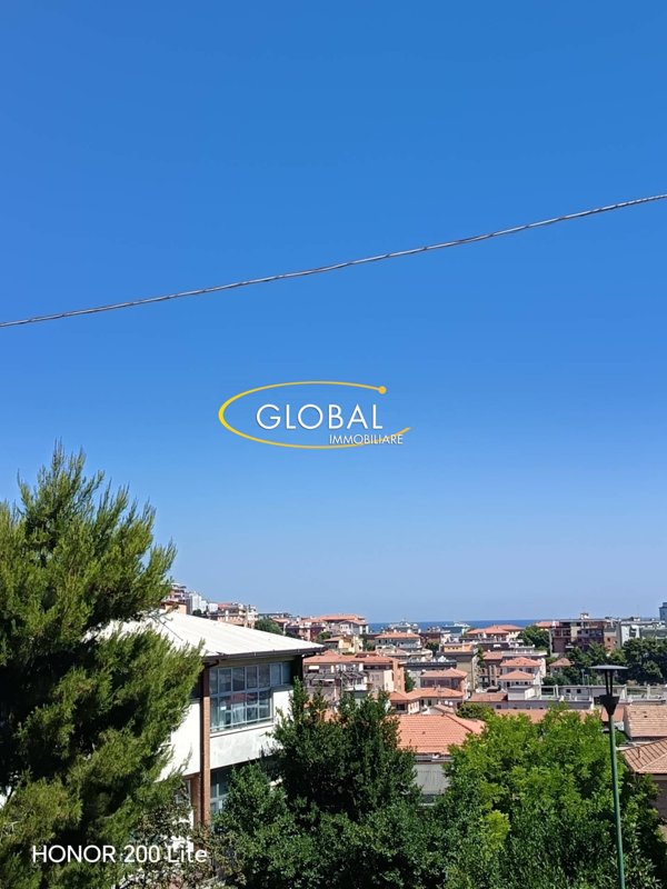 appartamento in vendita ad Ancona in zona Adriatico