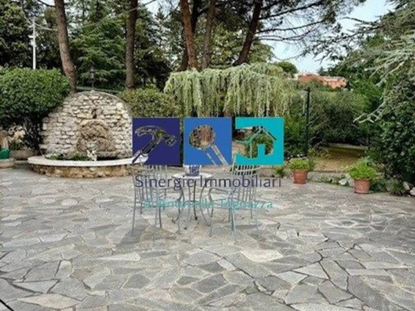 casa indipendente in vendita ad Ancona in zona Candia