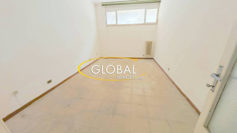 ufficio in vendita ad Ancona in zona Adriatico