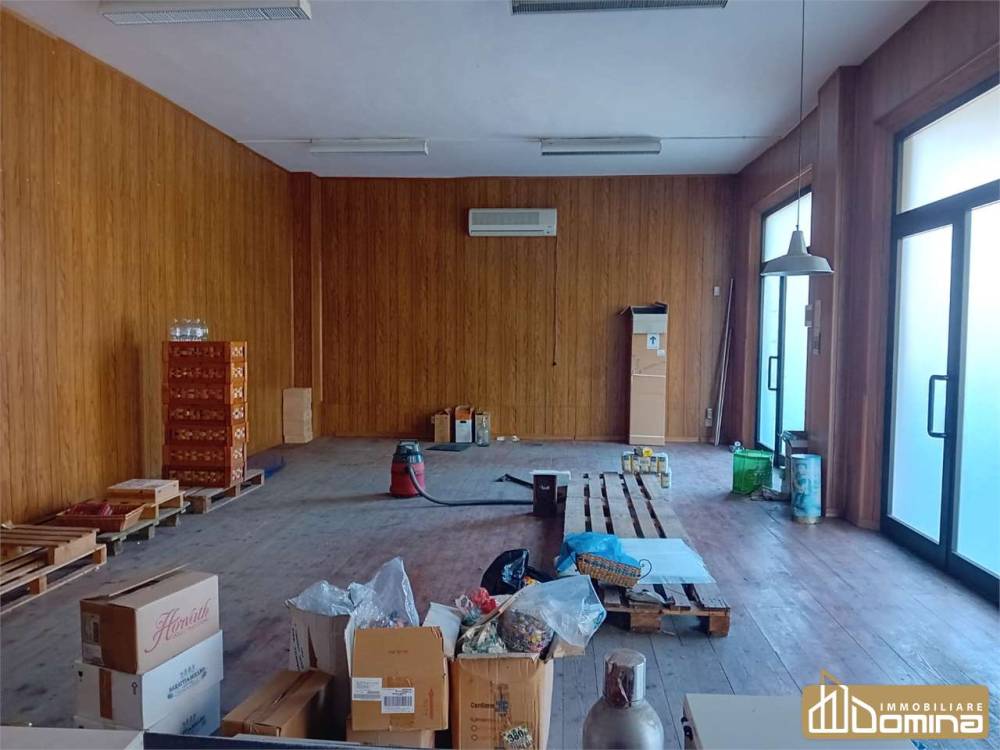 negozio in vendita ad Ancona in zona Delle Grazie