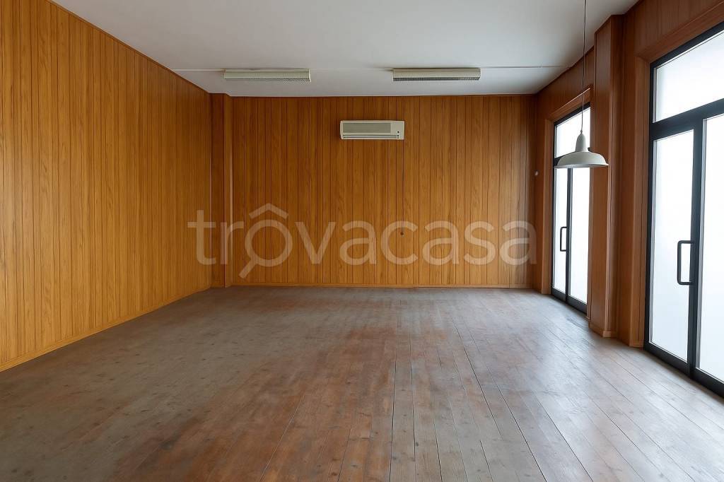 negozio in vendita ad Ancona in zona Delle Grazie