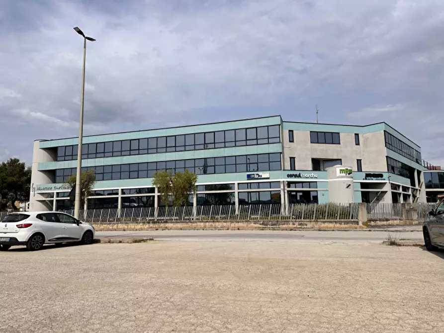 ufficio in vendita ad Ancona in zona Piano San Lazzaro