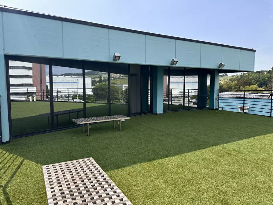 ufficio in vendita ad Ancona in zona Piano San Lazzaro
