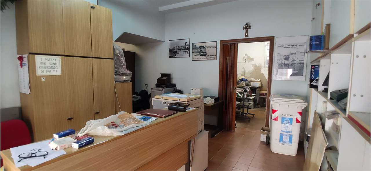 negozio in vendita ad Ancona in zona Centro Storico