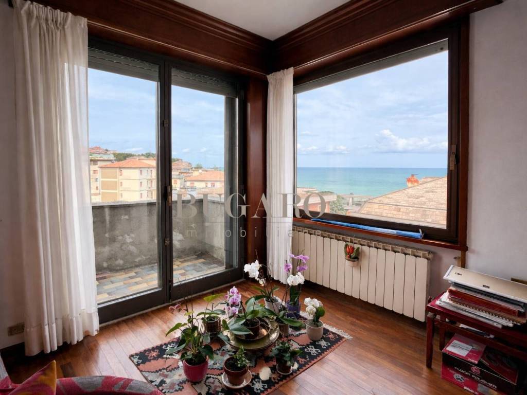 appartamento in vendita ad Ancona in zona Adriatico