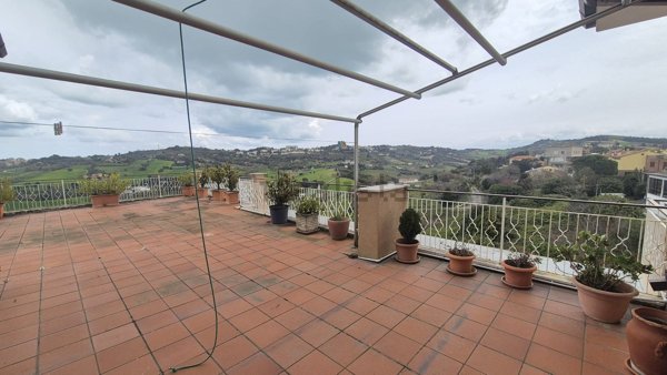 appartamento in vendita ad Ancona in zona Piano San Lazzaro