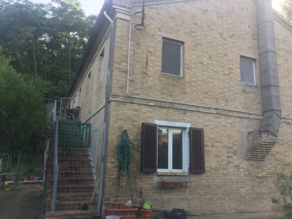 casa indipendente in vendita ad Ancona in zona Montesicuro