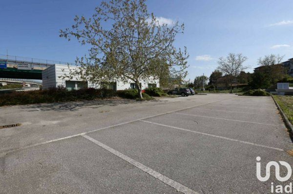 negozio in vendita ad Ancona in zona Baraccola