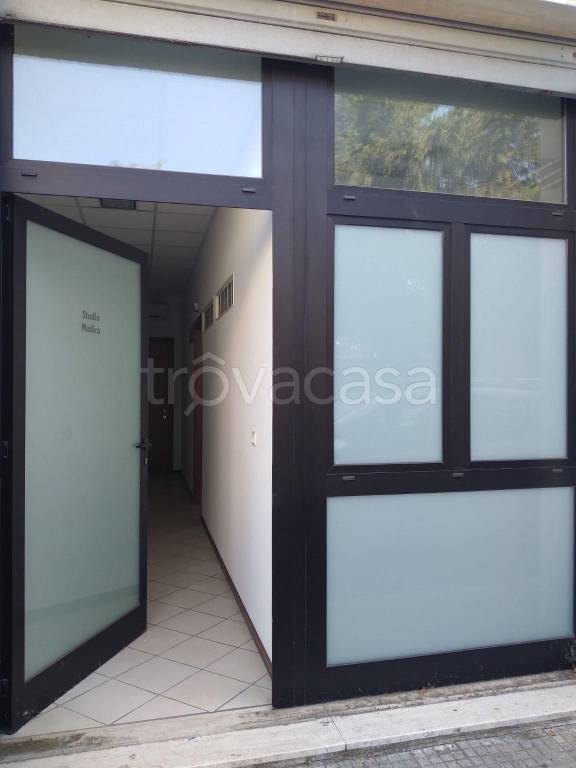 ufficio in vendita ad Ancona in zona Piano San Lazzaro