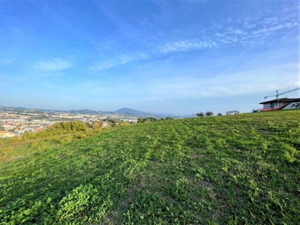 terreno agricolo in vendita ad Ancona in zona Candia