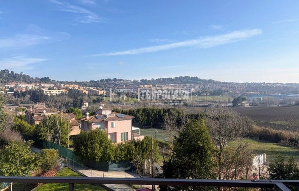 appartamento in vendita ad Ancona in zona Candia