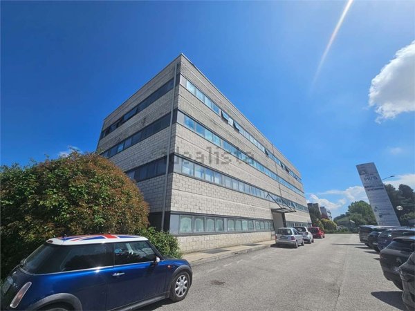 ufficio in vendita ad Ancona in zona Baraccola