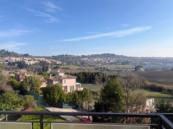 appartamento in vendita ad Ancona in zona Candia