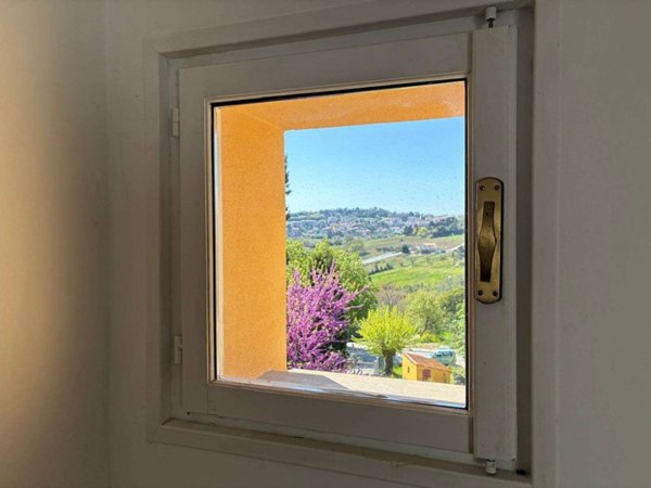 casa indipendente in vendita ad Ancona in zona Posatora