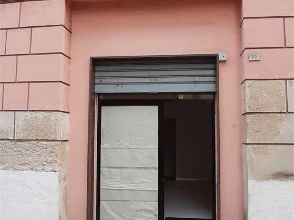 negozio in vendita ad Ancona