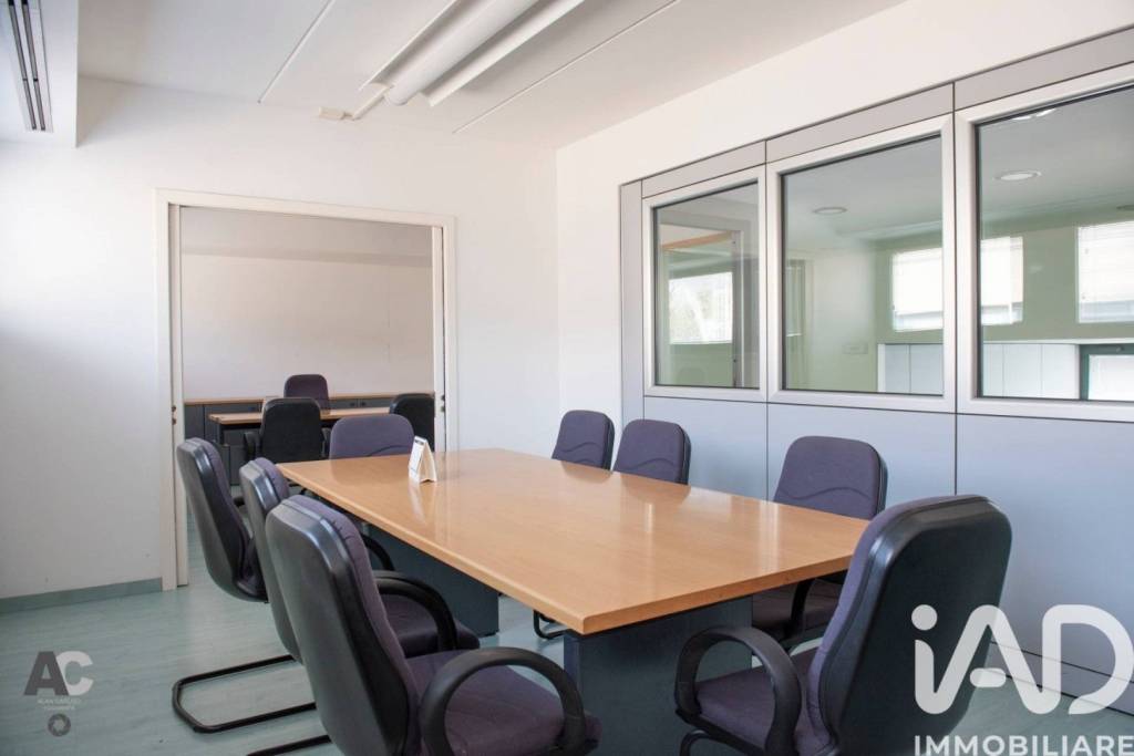 ufficio in vendita ad Ancona in zona Baraccola