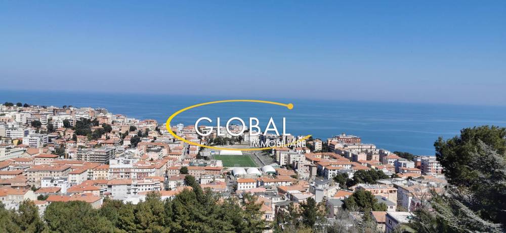 appartamento in vendita ad Ancona in zona Adriatico
